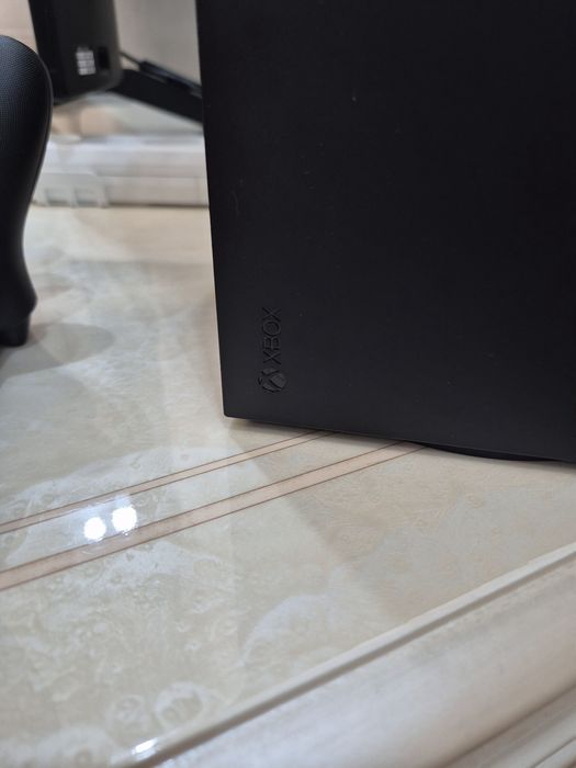 Продам Xbox series X в идеальном состоянии