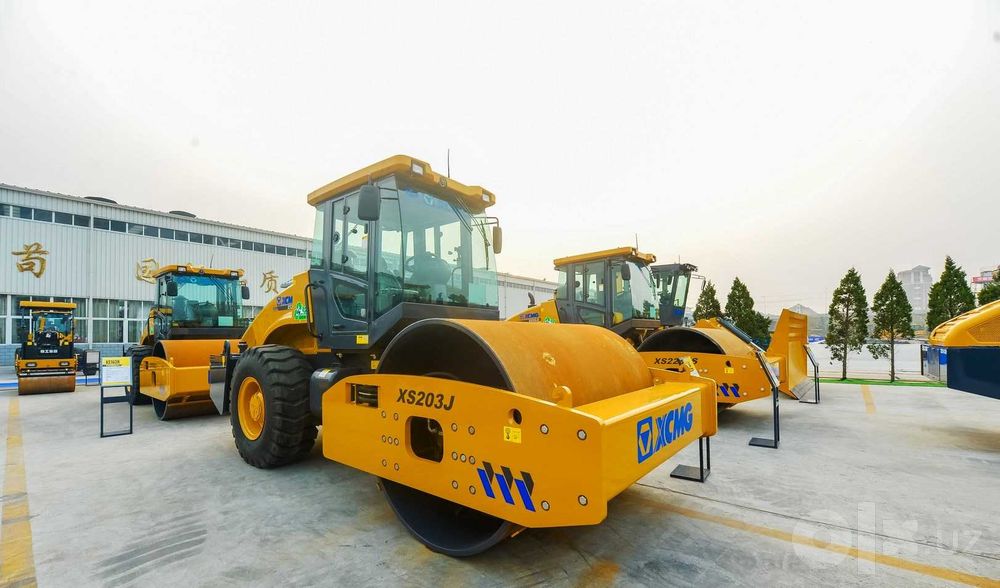 XCMG XS203J — одновальцовый дорожный виброкаток  склад 20тон