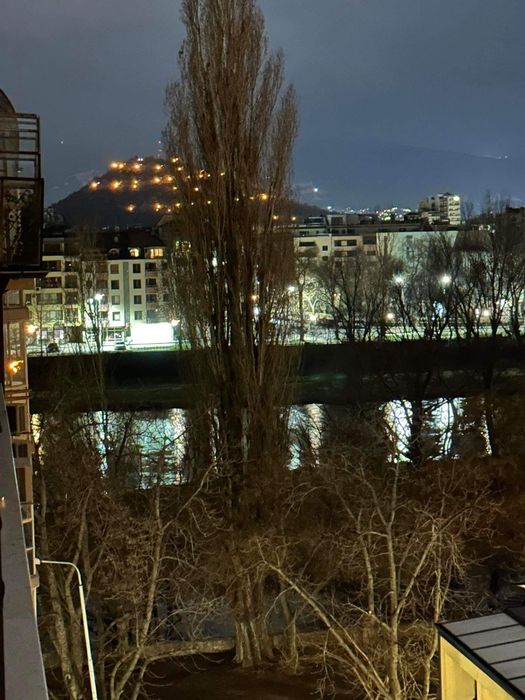 Продава се Тристаен апартамент в Пловдив, Кършияка - 100 кв.м за 1530 €/кв.м - Снимка #1