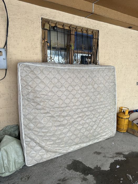 Продам матрас в хорошем состоянии