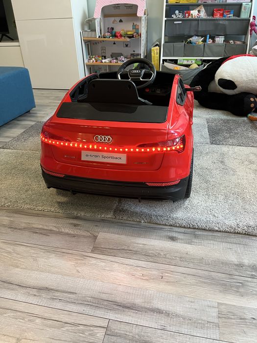 Електрическа количка за едно или две деца - Audi