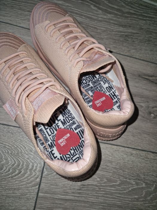 Оригинални нови маратонки moschino
