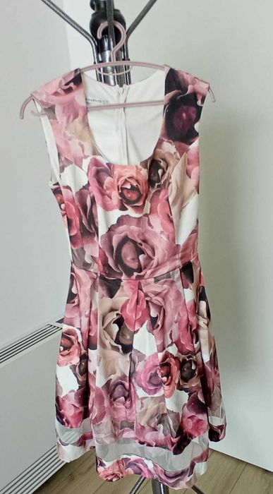 Дамска рокля за официални поводи