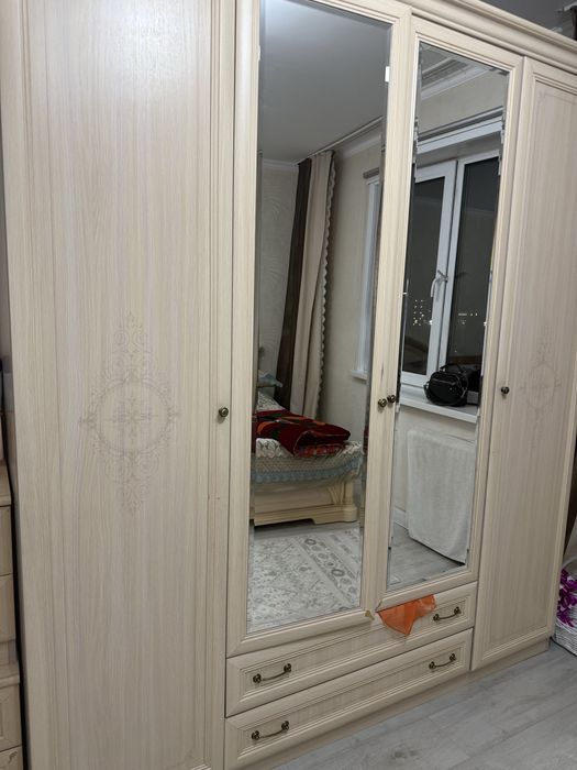 Продается спальный гарнитур