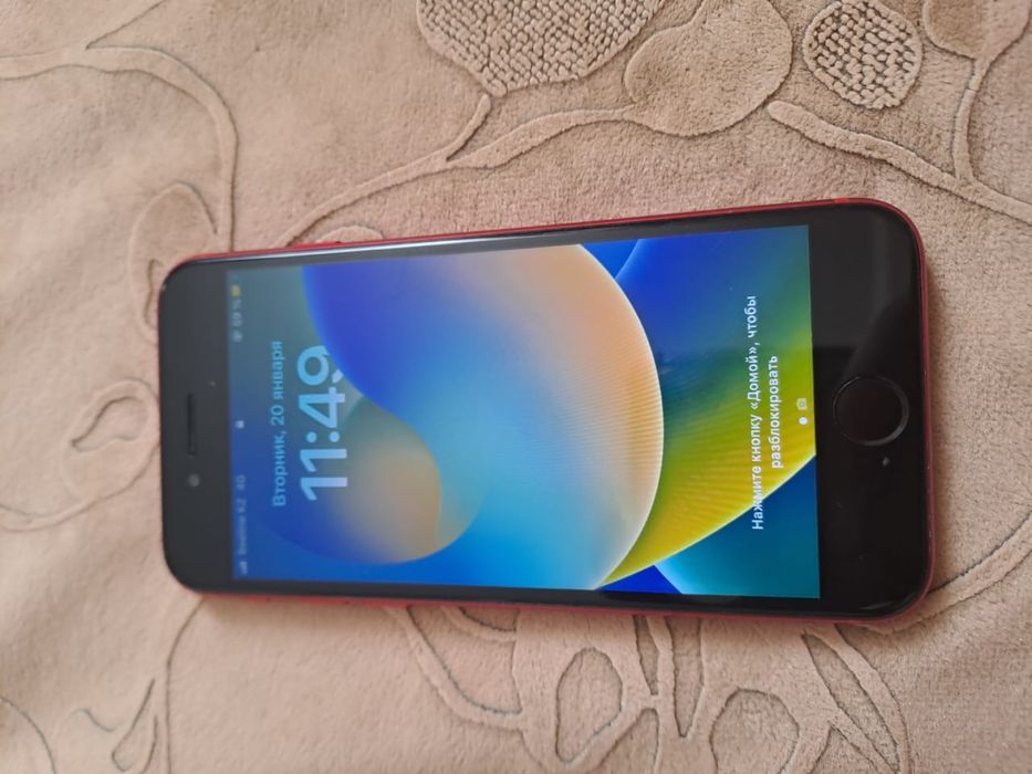 Продам айфон 8.