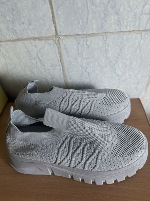 Летняя обувь кроссовки