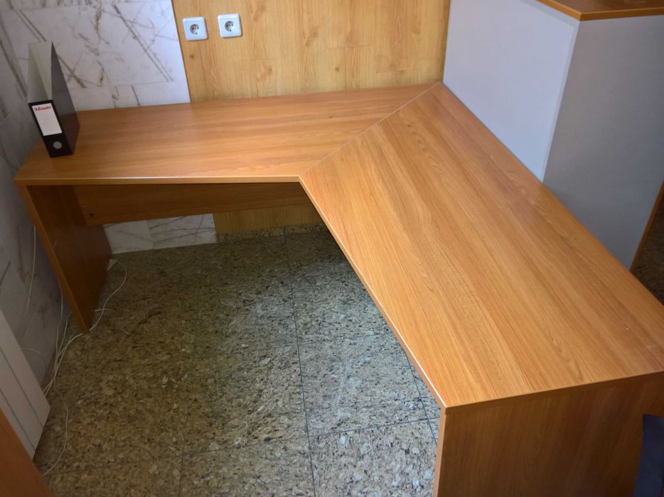 Голямо ъглово директорско бюро "МiM". Масивно.