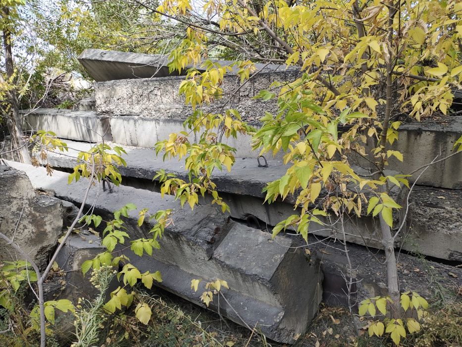 Продам ЖБИ (плиты, лотки, тумбы,т.д)