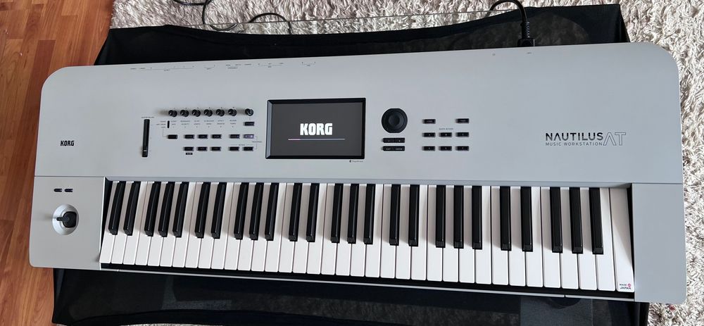 Korg Nautilus 61 AT Aftertouch Grey Limited Edition + Husă | Ca Nou | Schimb Roland FR7 / FR7X / FR8X