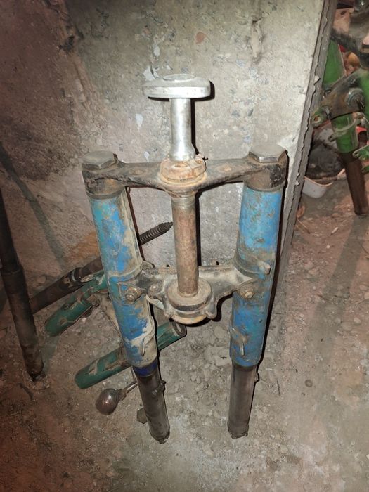 Продаётся  вилка  на. Мотоцикл  Урал  и днепр  в рабочем  состоянии