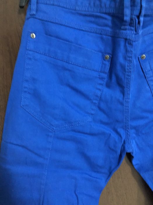 Blugi Bershka albastru cobalt