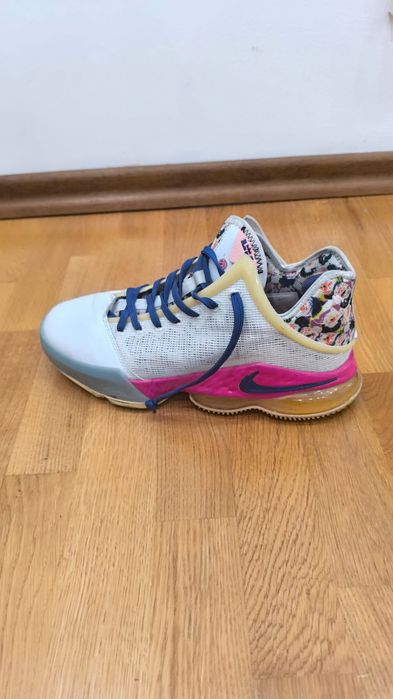 Nike LeBron 19 Low Floral
