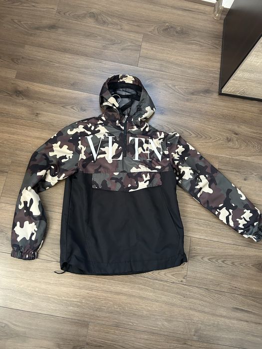 Мъжко спортно яке размер S ветровка с размер Valentino