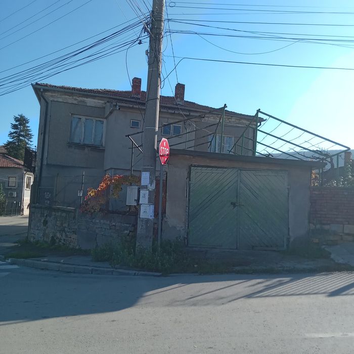 Продава се Къща в Свищов - 250 кв.м за 204 €/кв.м - Снимка #1