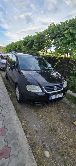 VOLKSWAGEN Touran