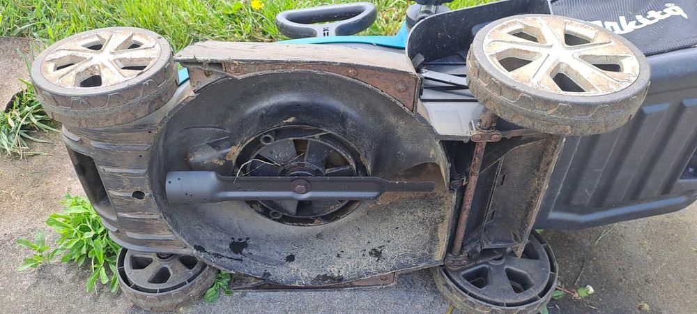 Masina tuns iarba Makita LEM 3320