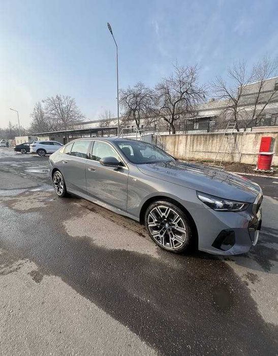 Bmw i5 35l Podzakaz