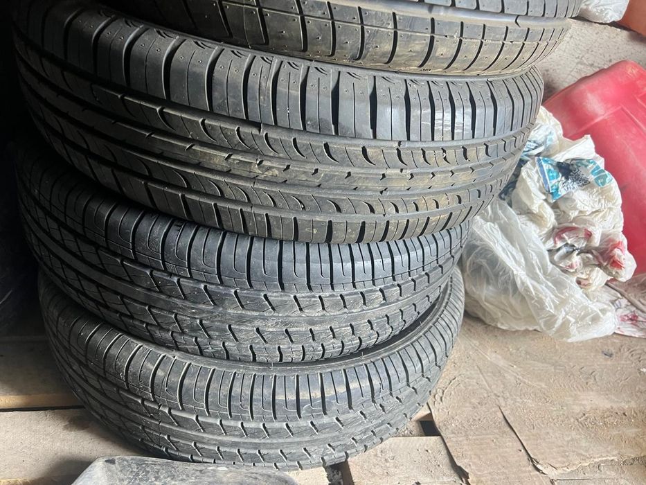 Несколько комплектов резины