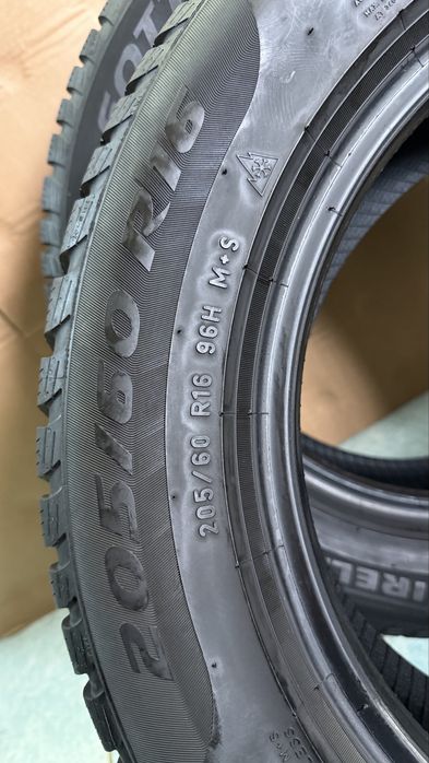 205/60/16 M+S 2 buc Pirelli SottoZero Seal Inside