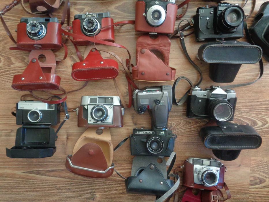 Продавам Голям лот от 14 бр. Ретро Фотоапарати (Zenit, Olympus, Agfa, Смяна 2, 4) + калъф