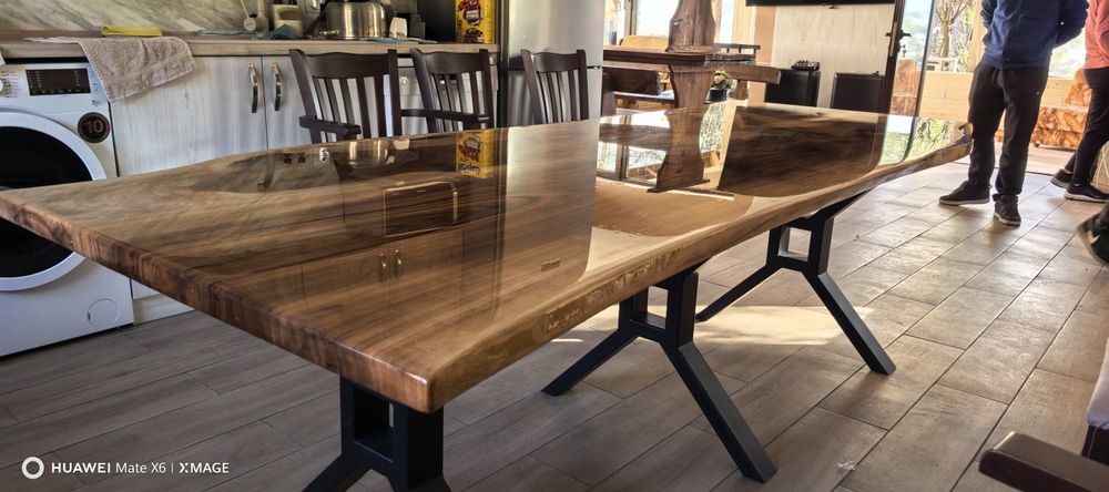 Изработка на сувенири, предмети, маси и др, от масив и епоксидна смола