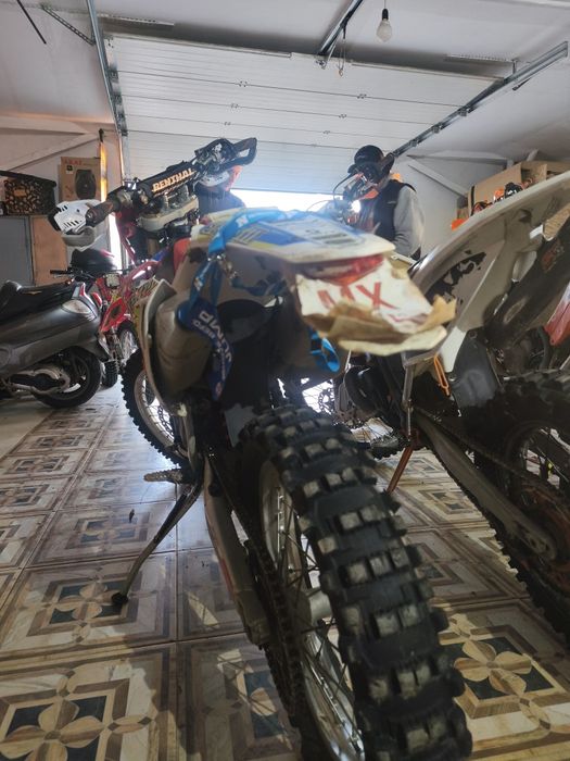 Vând Honda CRF250R - enduro