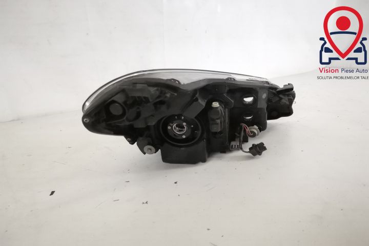 Ляв фар Оригинален Халогенен В добро състояние Тойота Ярис / Toyota Ya