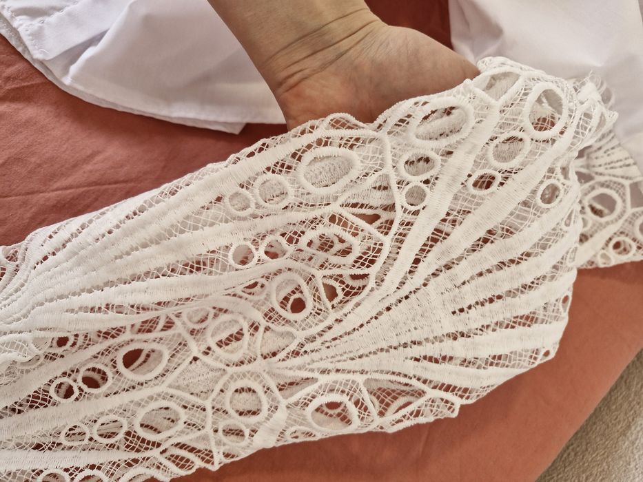 Елегантна бяла риза