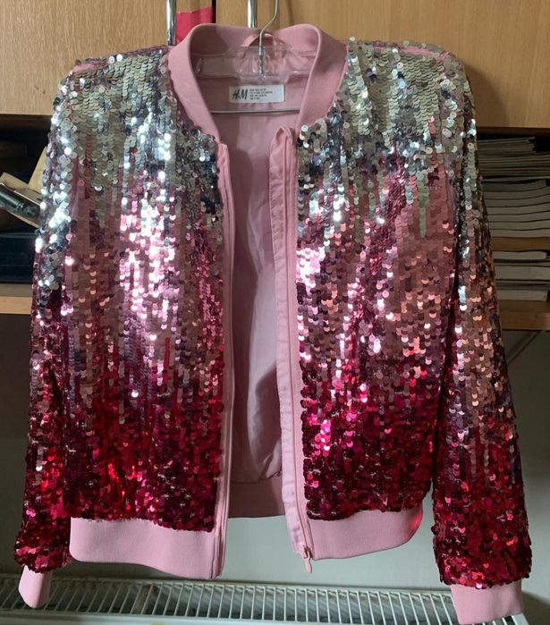 Geaca de fete , marimea 140! 
Stare foarte bună!