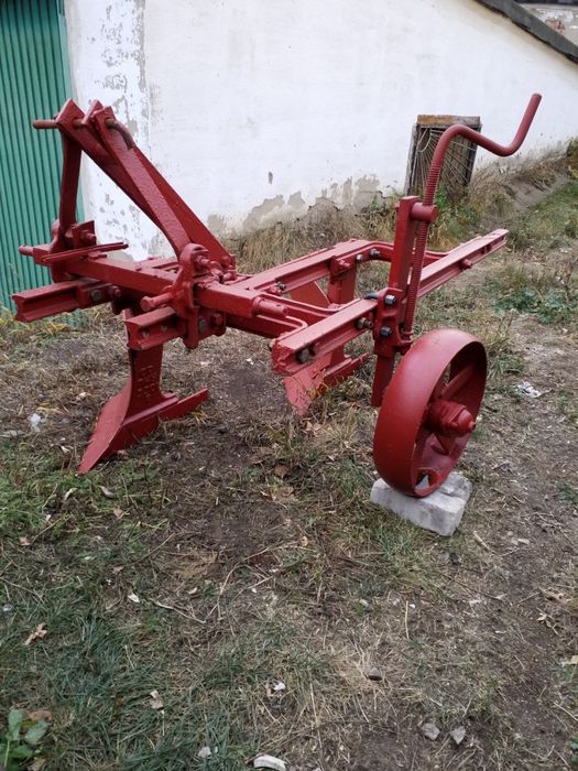 Плуг сельхоз  ПТ-2.