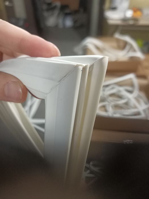 Уплотнительные резинки на холодильники морозильники