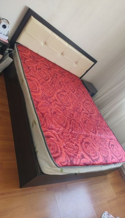 Продам кровать без матраса