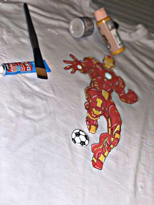 Tricouri personalizate / pictate manual