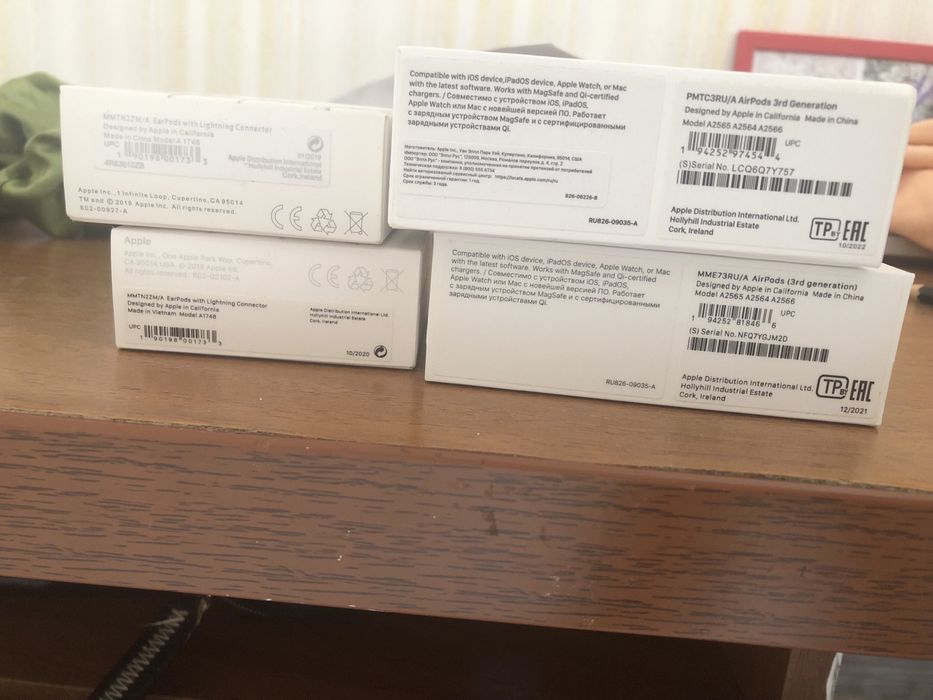 Пустые коробки от наушников