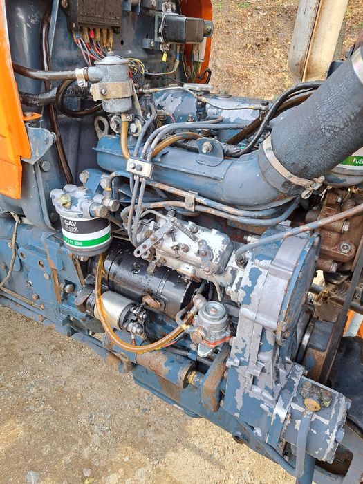 Vând universal 445 import Franța