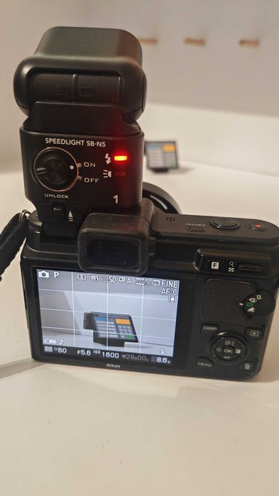 Nikon 1 V 1 cu 2 obiective si blit 16000 cadre
