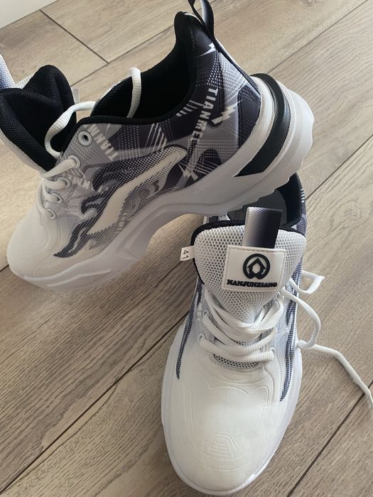 Кросовки для занятия спортом