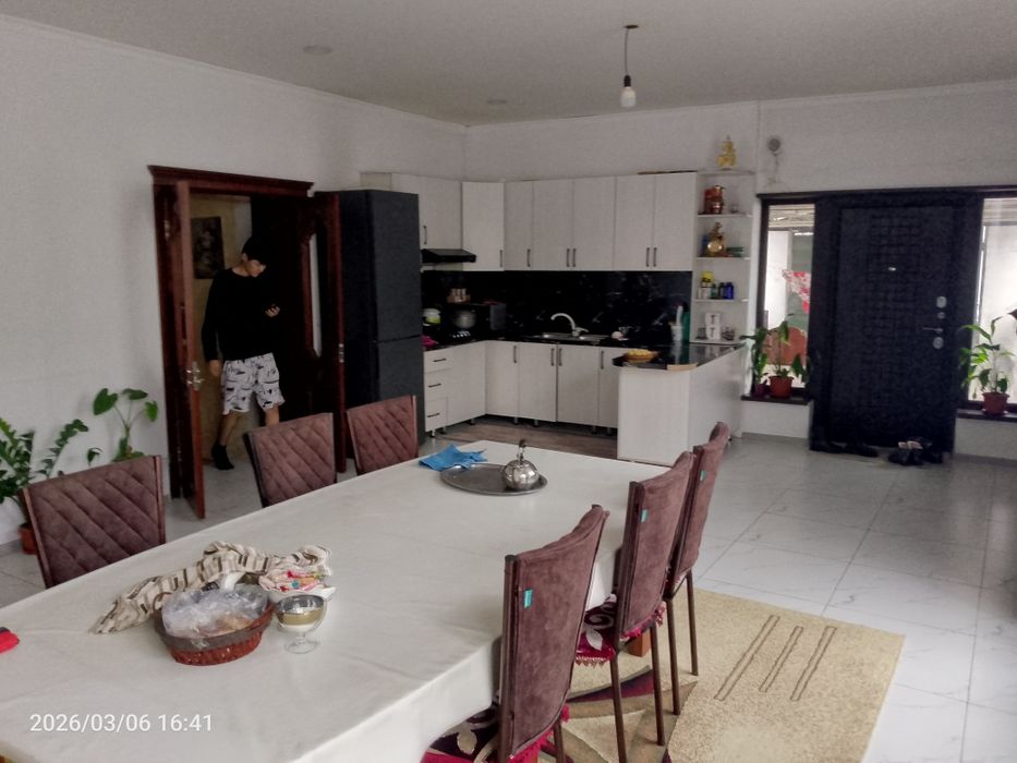 Продам дом  и красного кирпича.