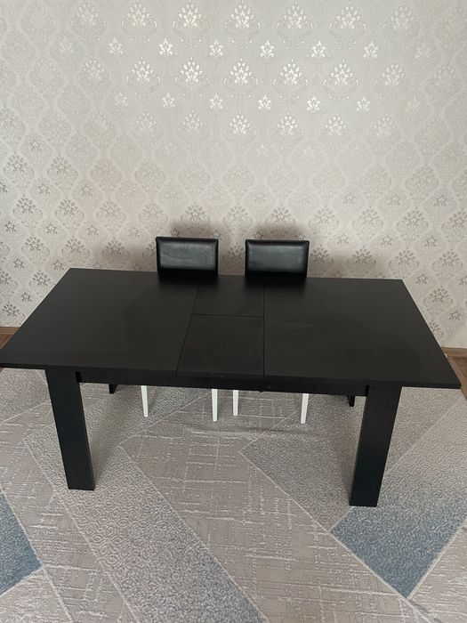 Стол со стульями