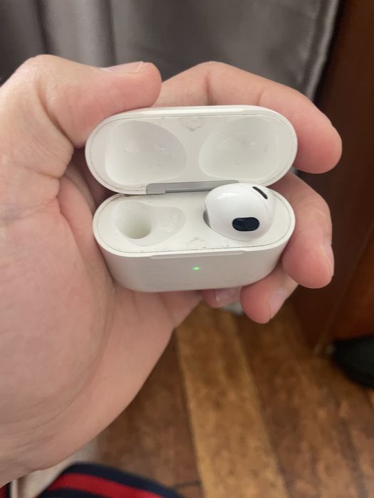 Продам наушники AirPods3