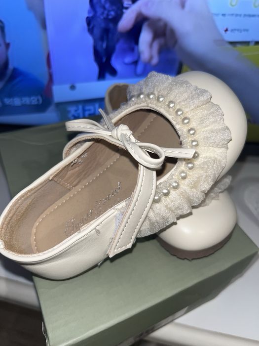 Продам туфельки в бежевом цвете.