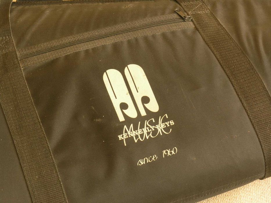 Китара с мек калъф , много добро състояние