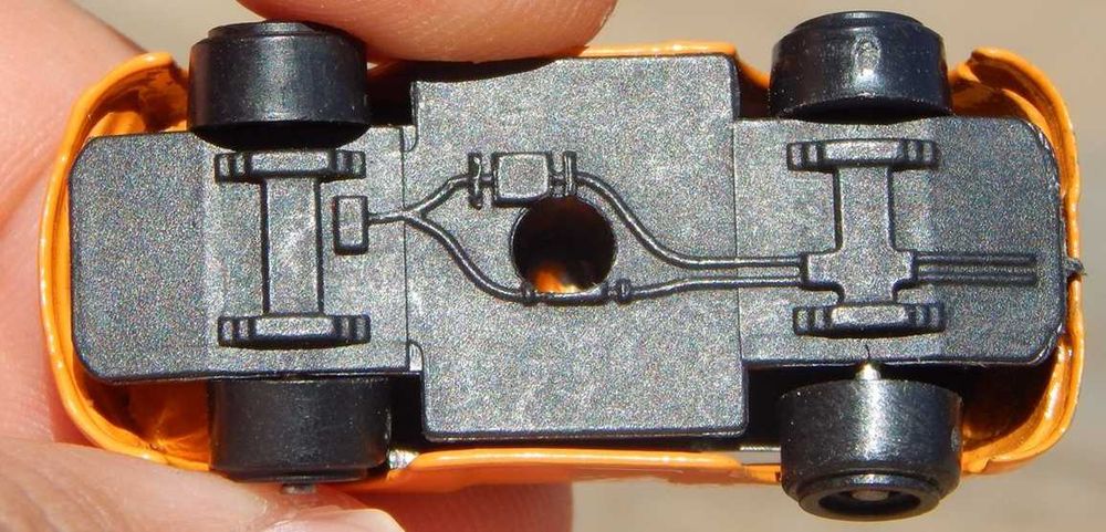 Jucarie masina sport portocalie metalica scara 1:87 HO made in China