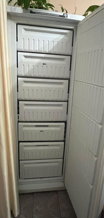 Морозильная камера Indesit