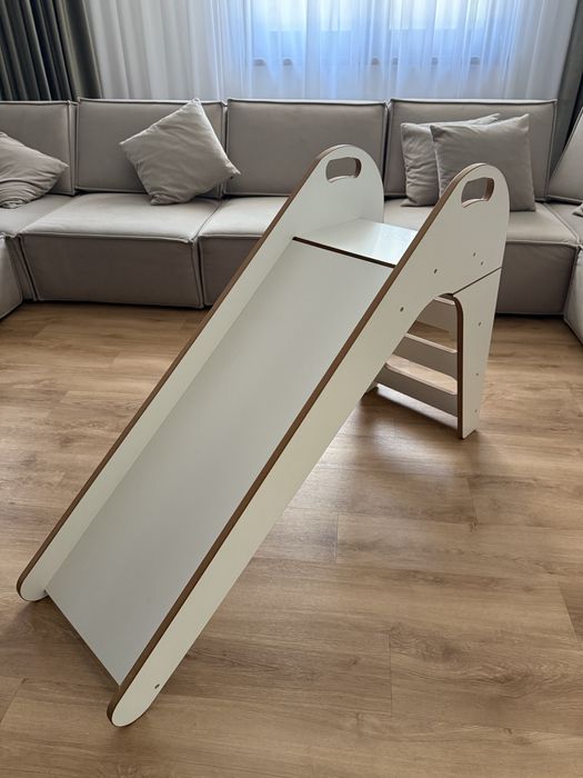 Tobogan cu piscina bile