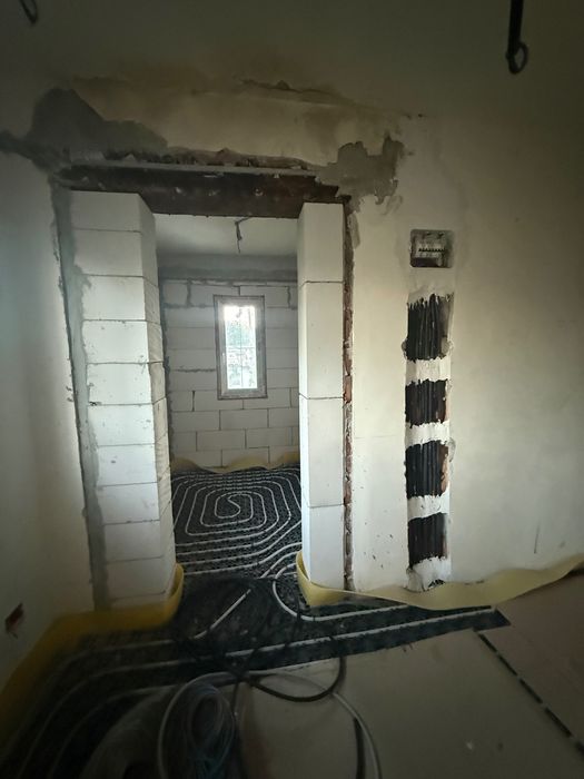Casă P+E la roșu avansat, încălzire în pardoseală, curte mare și priveliște superbă