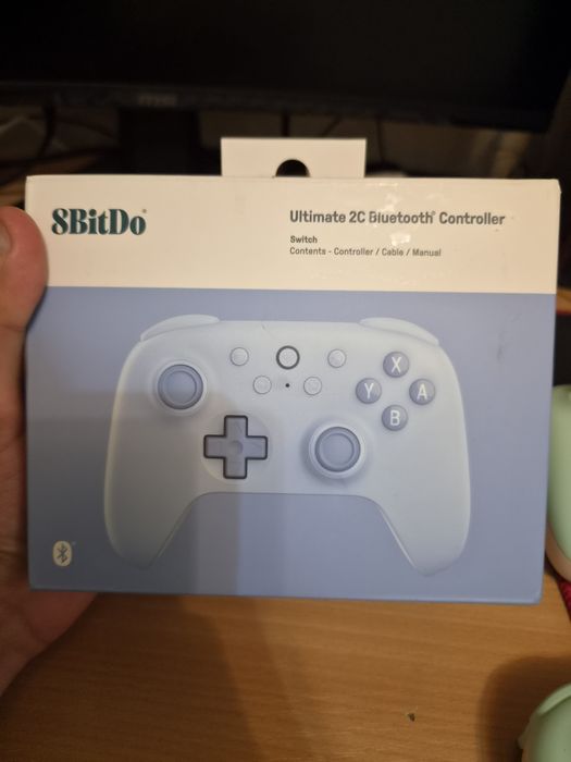 Продам геймпда 8bitDo для нинтендо свитер