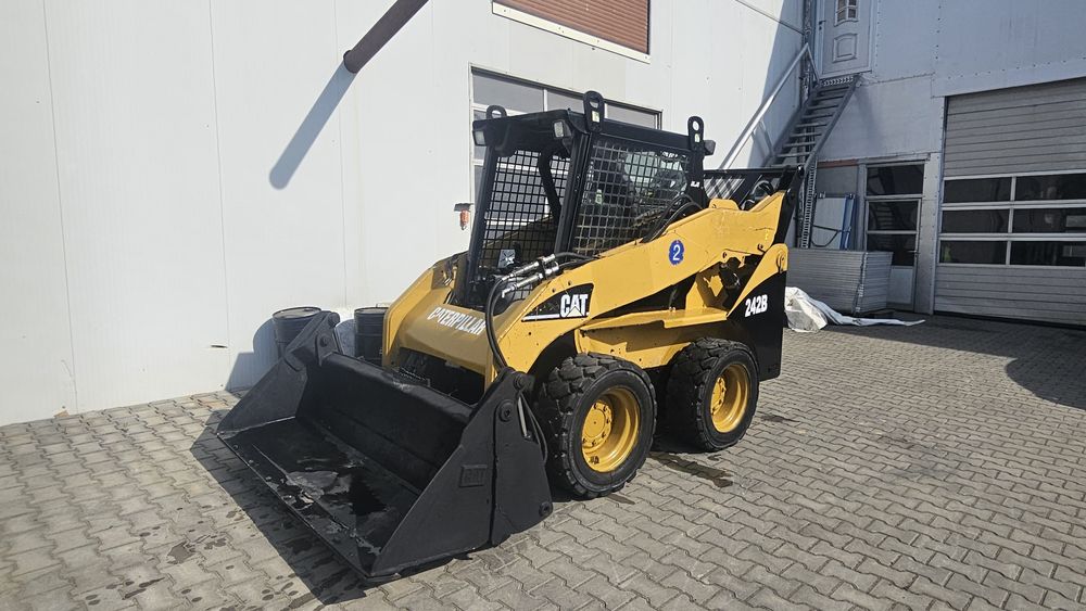 Caterpillar 242b miniincarcator 3000kg bobcat