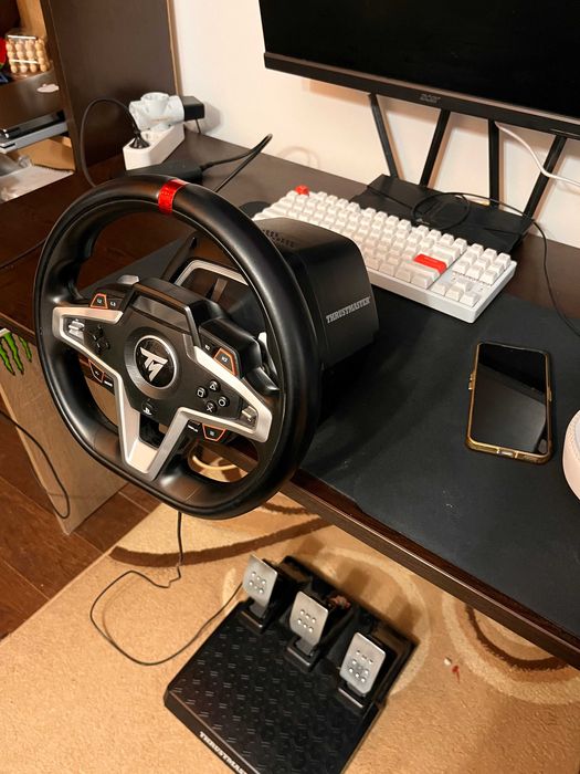 Продавам волан Thrustmaster T248