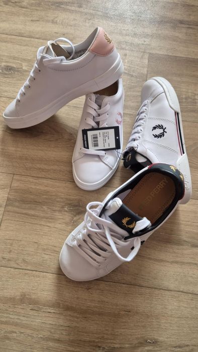 Продавам 2бр чисто нови кецове Fred Perry